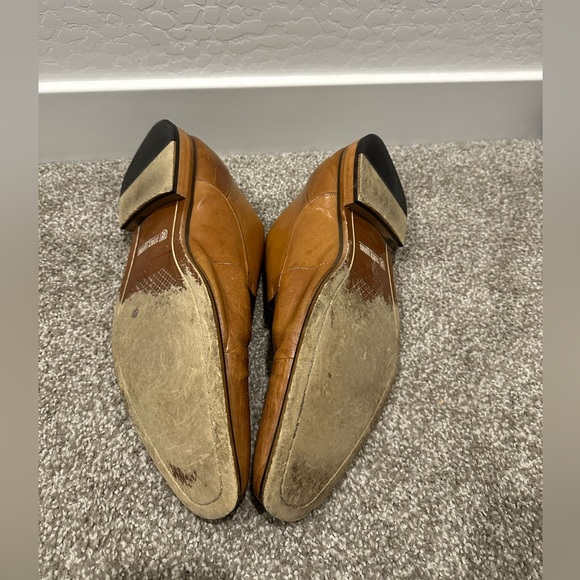 Daper and debonair Stacy Adams leather shoes. - Picture 2 of 8